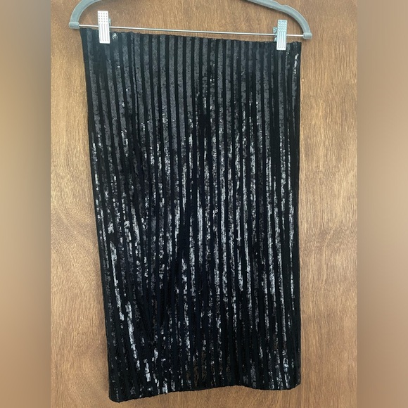 NWT Guess Sequin stripe pencil skirt - Picture 4 of 5
